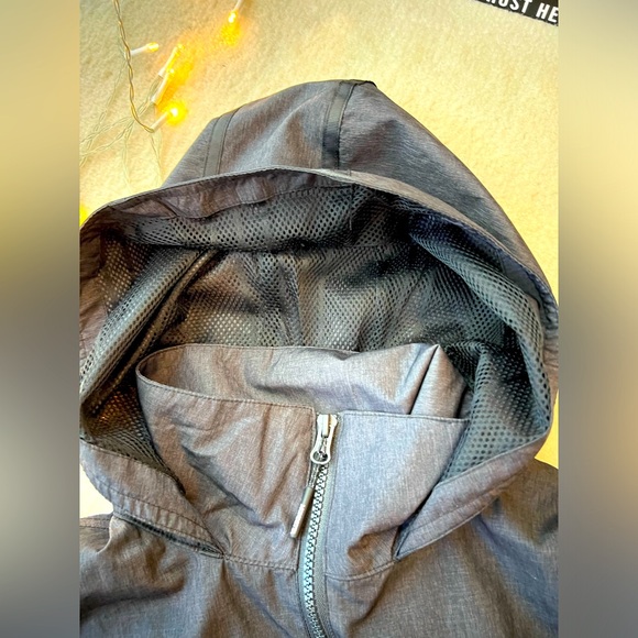 BNWT Mondetta Grey Hooded Adjustable Asymmetric Fitted Wind Rain Coat - Picture 3 of 9